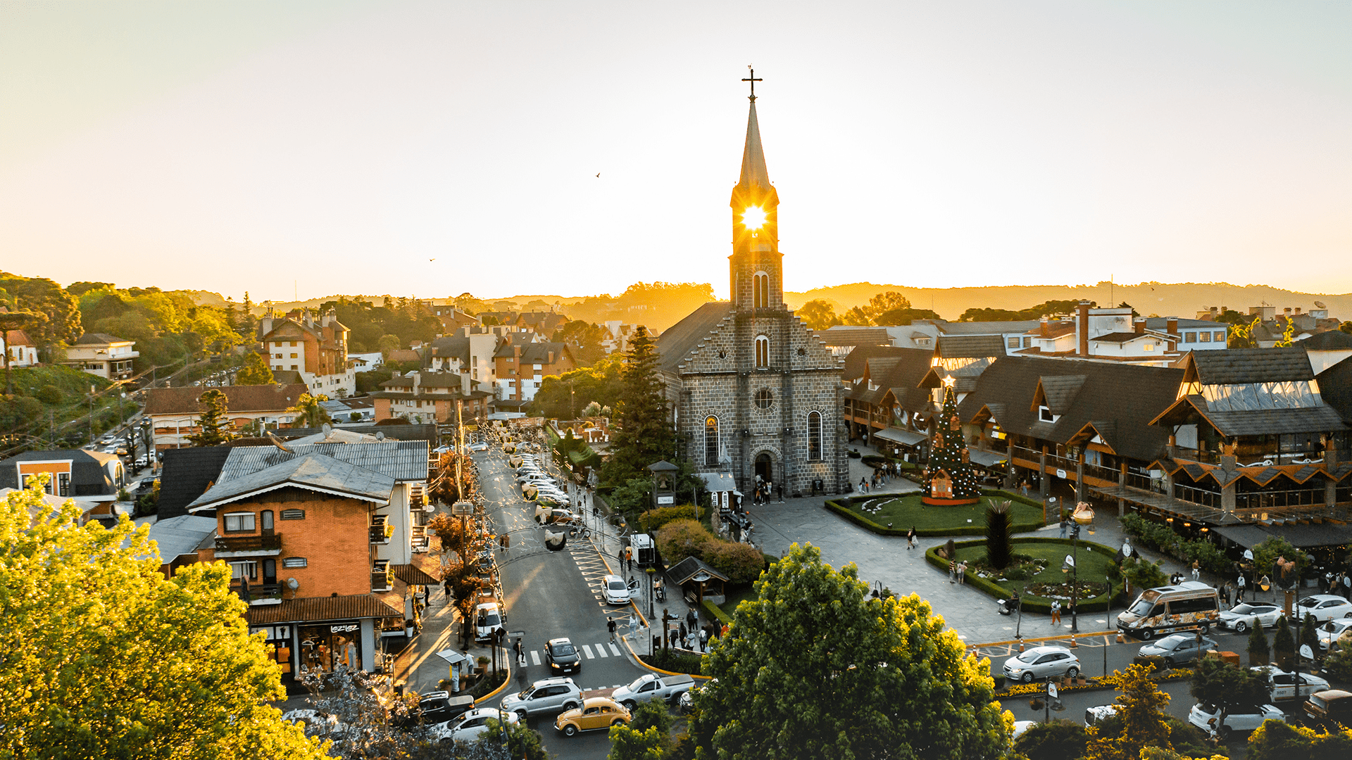 Vista panorâmica de Gramado, destacando o Lago Negro e atrações naturais em diferentes estações do ano.